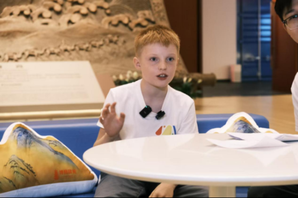 天猫配资端 驶向共享的未来：高铁时代的文化传播新范式